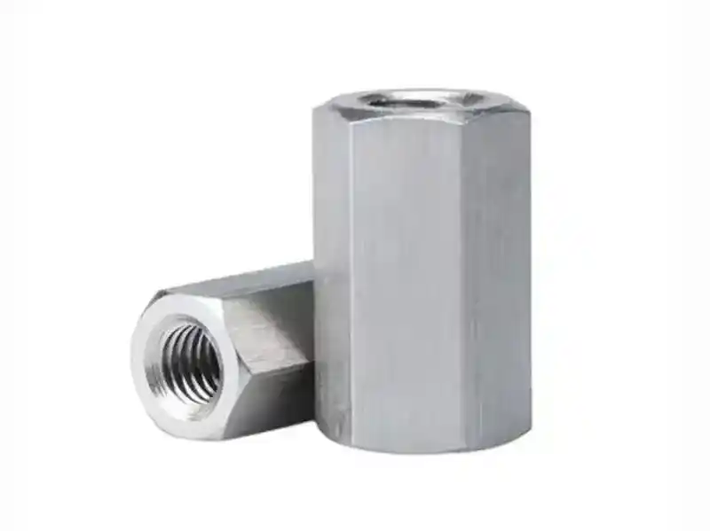 In che modo il dado di collegamento dell'asta filettata in acciaio al carbonio liscio con dado di accoppiamento esagonale lungo risolve i problemi di estensione della lunghezza dell'asta filettata?